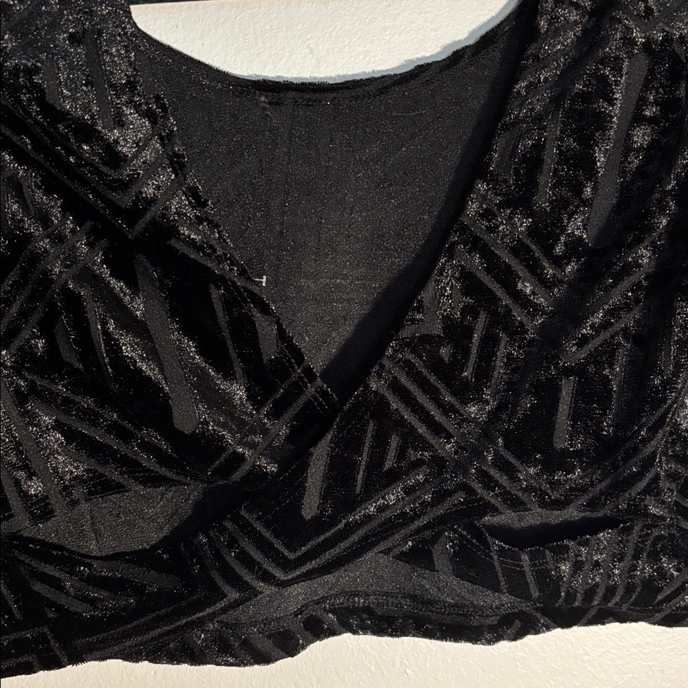 ❄️ New URBAN OUTFITTERS Sparkle & Fade Black Textured Velvet crisscross back top